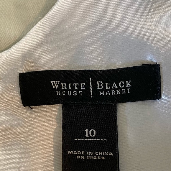 Black and white fitted sleeveless straight dress. - Picture 3 of 5